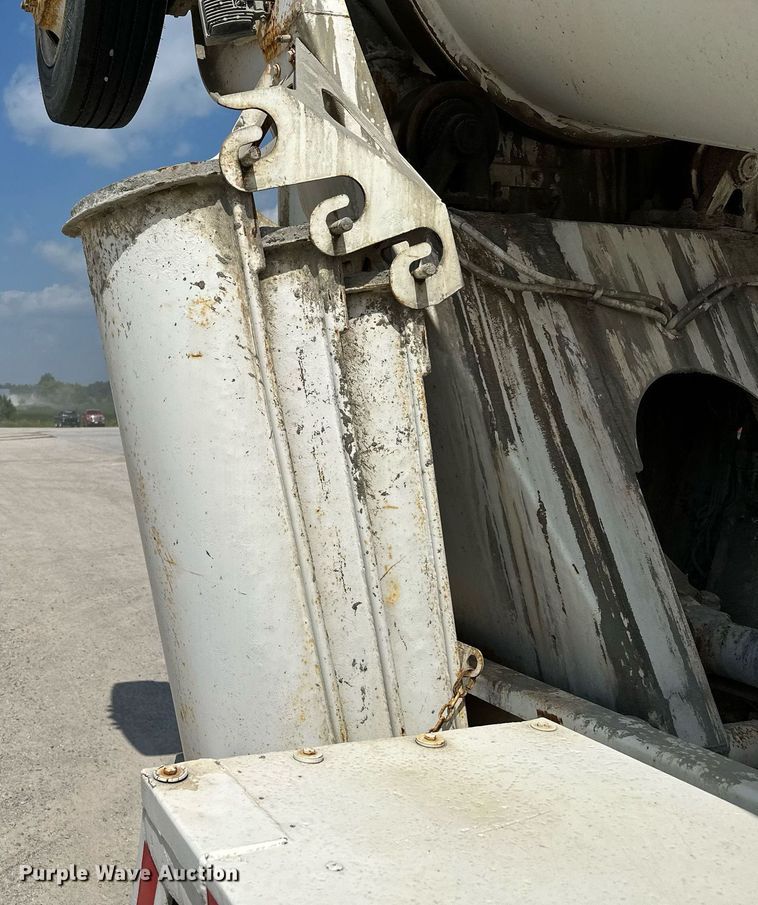 image for item MQ9358 1999 Mack RD690S  ready mix truck