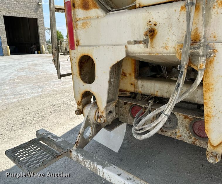 image for item MQ9358 1999 Mack RD690S  ready mix truck