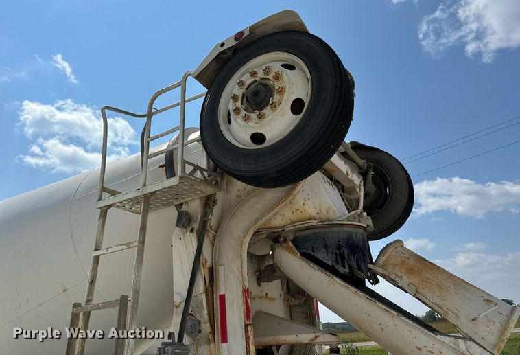 image for item MQ9358 1999 Mack RD690S  ready mix truck