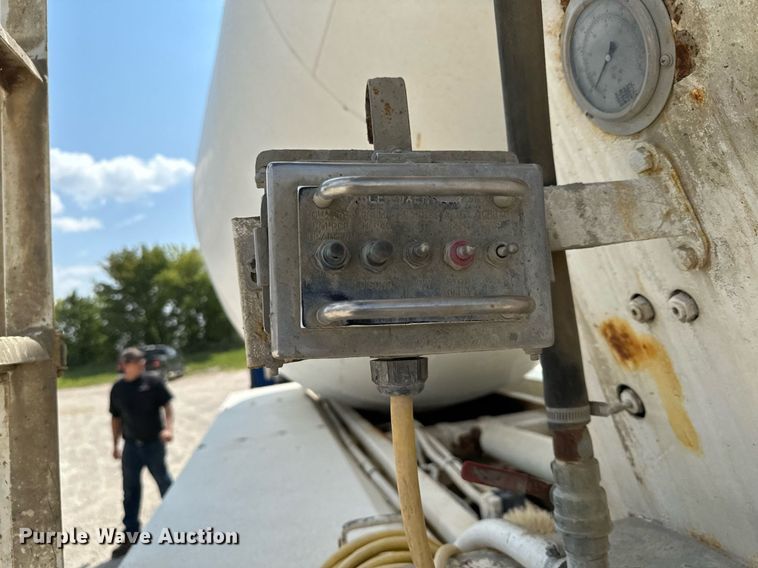 image for item MQ9358 1999 Mack RD690S  ready mix truck