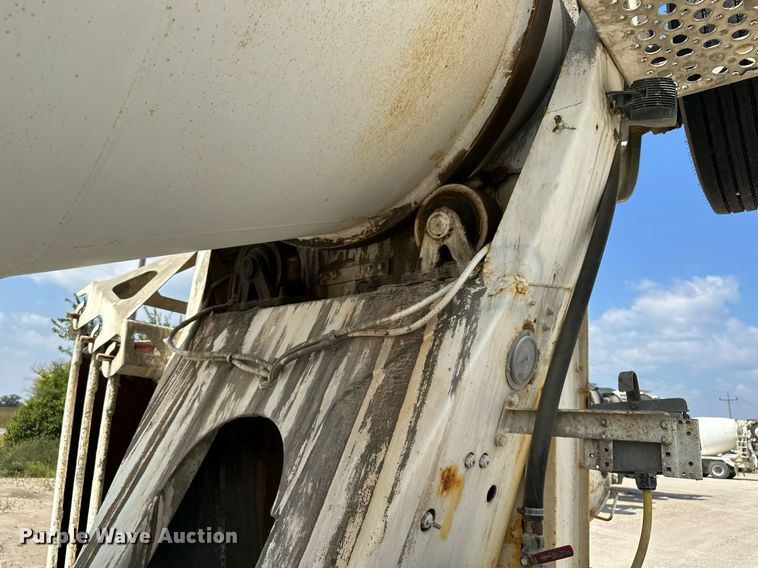 image for item MQ9358 1999 Mack RD690S  ready mix truck