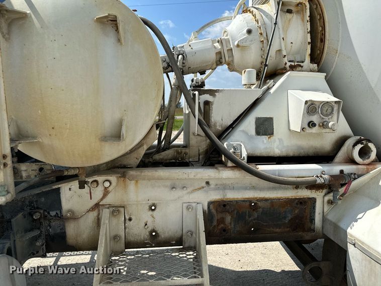 image for item MQ9358 1999 Mack RD690S  ready mix truck