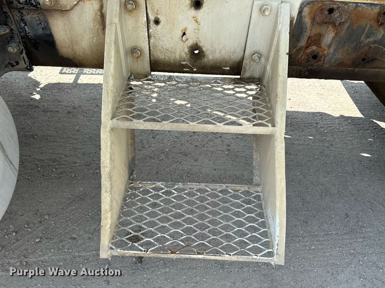 image for item MQ9358 1999 Mack RD690S  ready mix truck