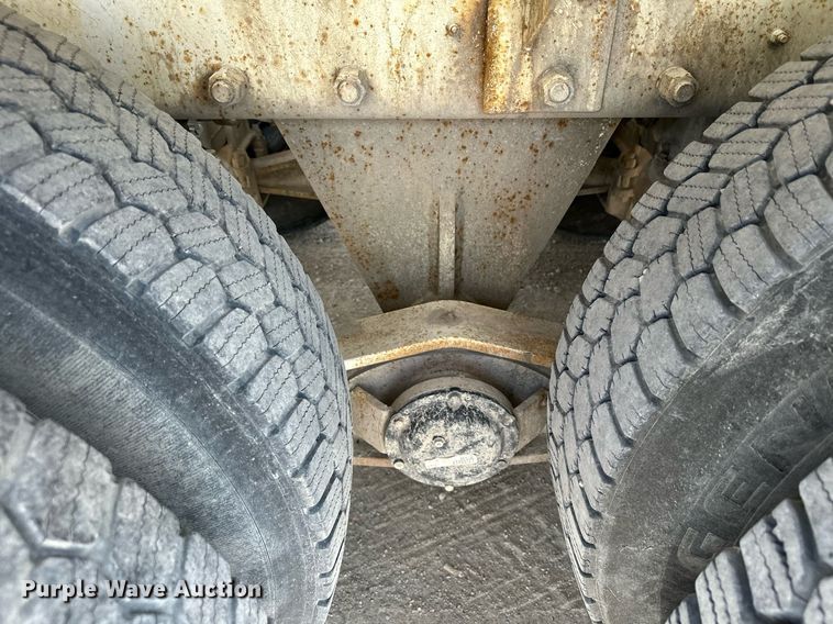 image for item MQ9358 1999 Mack RD690S  ready mix truck