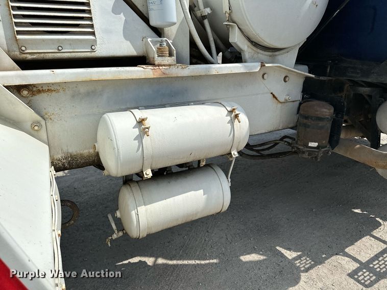 image for item MQ9358 1999 Mack RD690S  ready mix truck