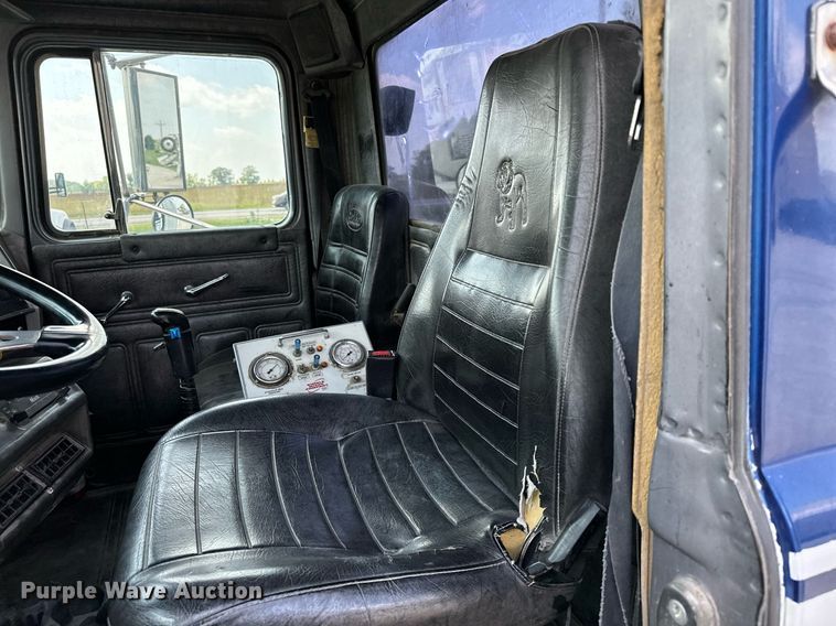 image for item MQ9358 1999 Mack RD690S  ready mix truck