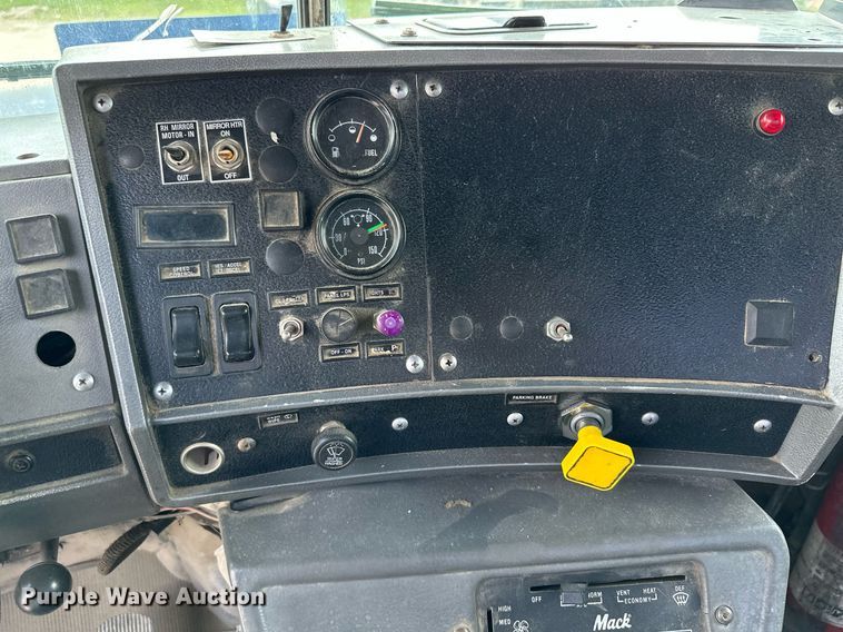 image for item MQ9358 1999 Mack RD690S  ready mix truck