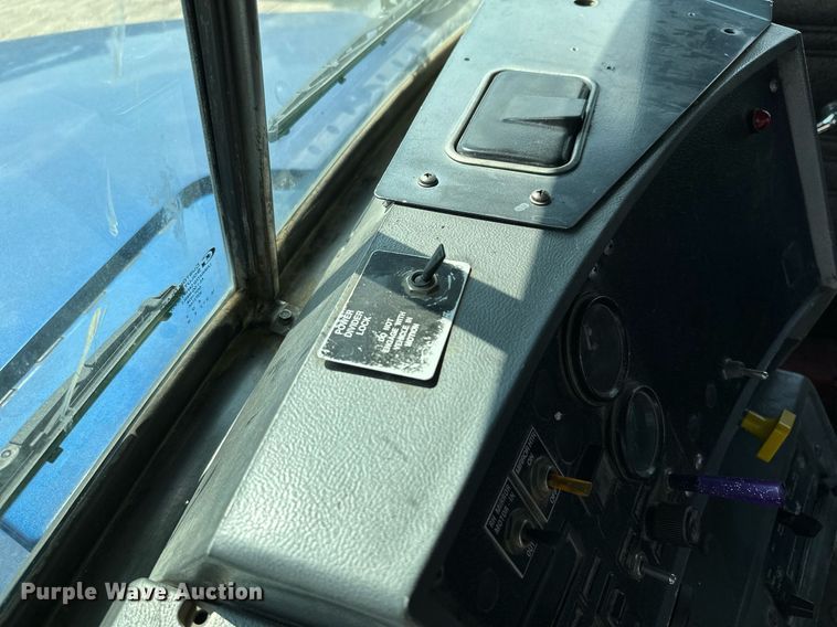 image for item MQ9358 1999 Mack RD690S  ready mix truck