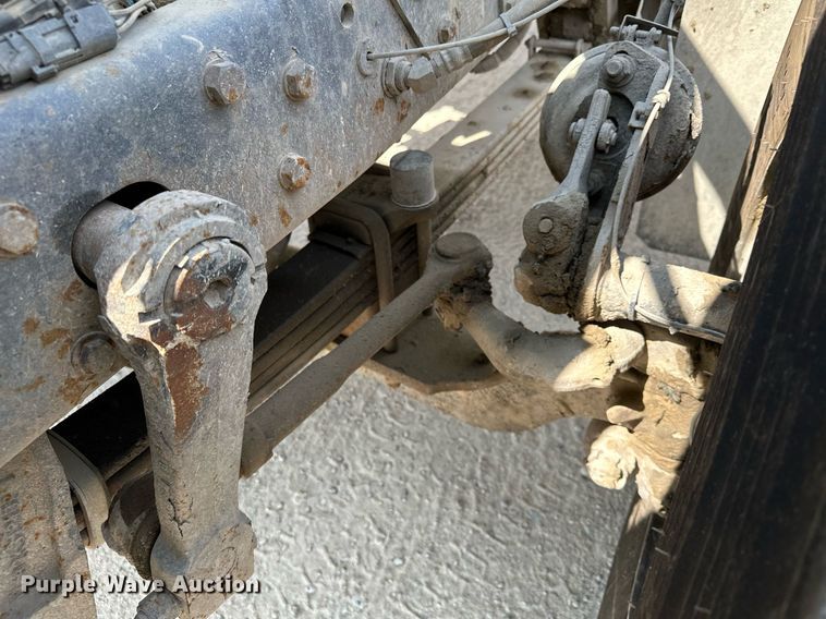 image for item MQ9358 1999 Mack RD690S  ready mix truck