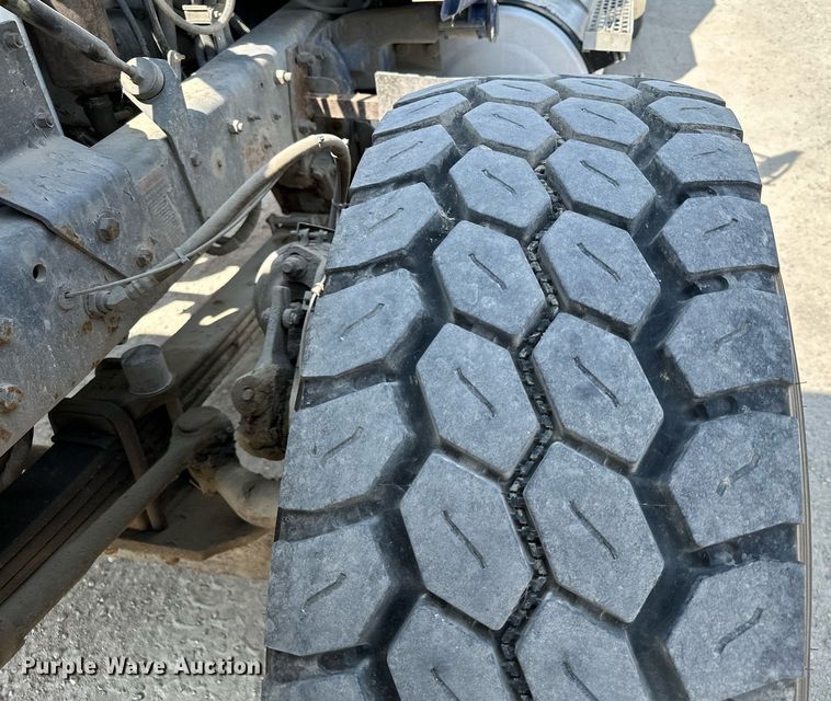 image for item MQ9358 1999 Mack RD690S  ready mix truck