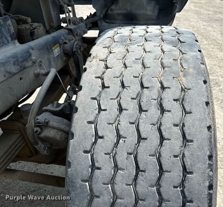 image for item MQ9358 1999 Mack RD690S  ready mix truck