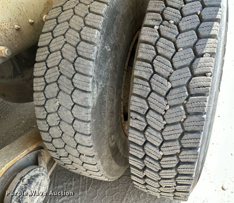 image for item MQ9358 1999 Mack RD690S  ready mix truck