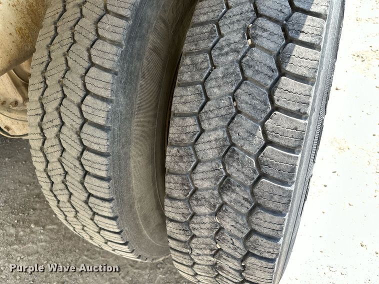 image for item MQ9358 1999 Mack RD690S  ready mix truck