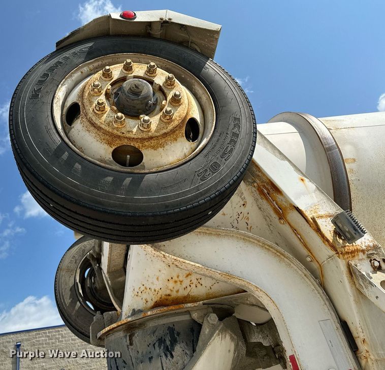 image for item MQ9358 1999 Mack RD690S  ready mix truck