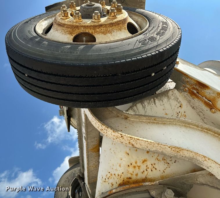 image for item MQ9358 1999 Mack RD690S  ready mix truck