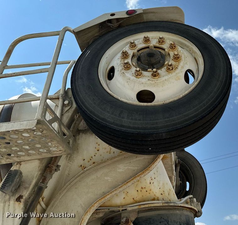 image for item MQ9358 1999 Mack RD690S  ready mix truck