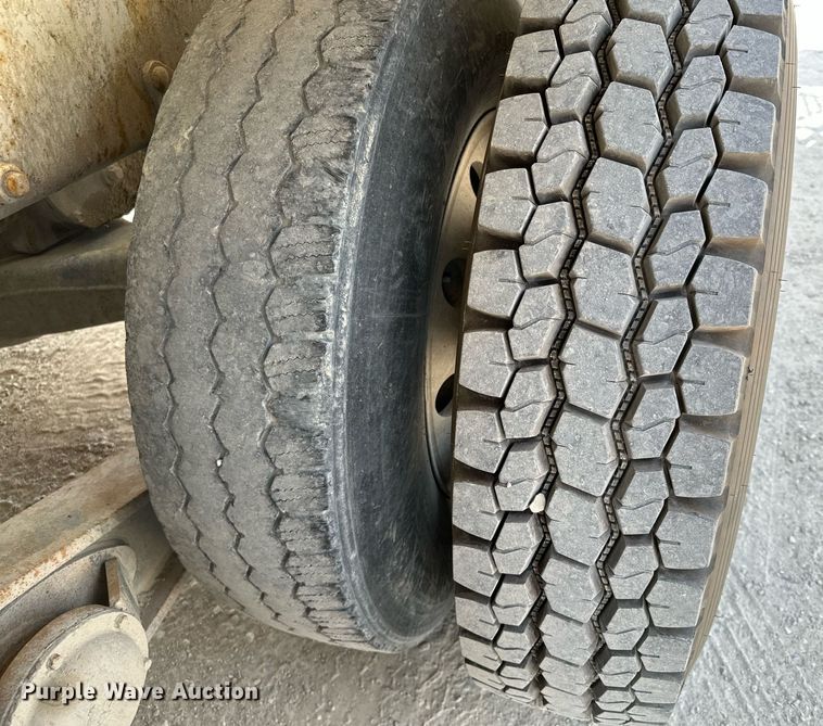 image for item MQ9358 1999 Mack RD690S  ready mix truck