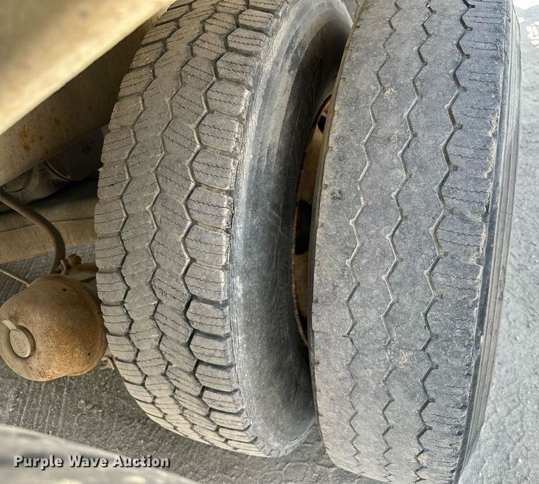 image for item MQ9358 1999 Mack RD690S  ready mix truck