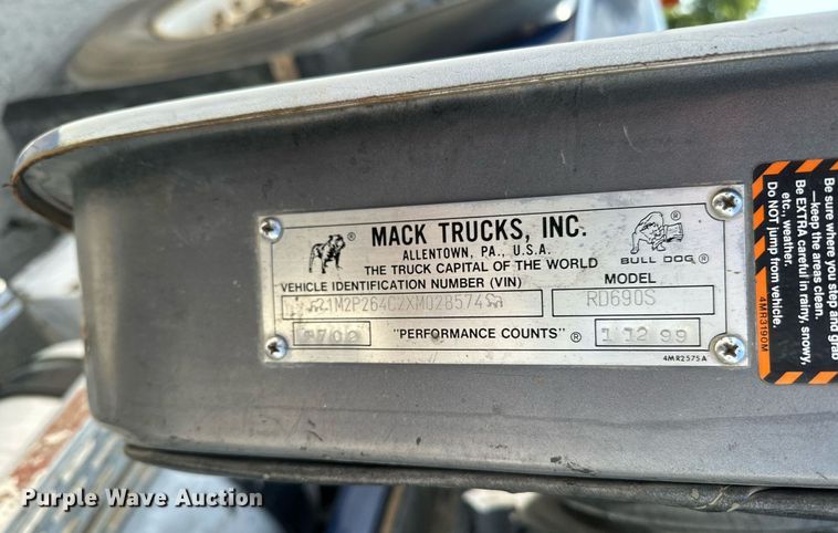 image for item MQ9358 1999 Mack RD690S  ready mix truck