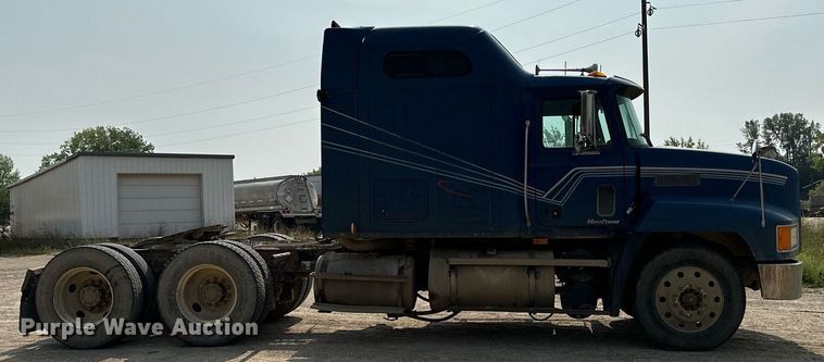 image for item MQ9359 2000 Mack CH613  semi truck