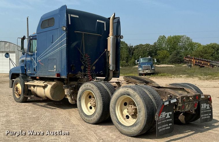 image for item MQ9359 2000 Mack CH613  semi truck