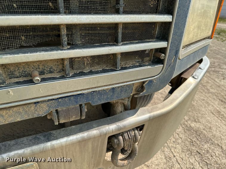 image for item MQ9359 2000 Mack CH613  semi truck