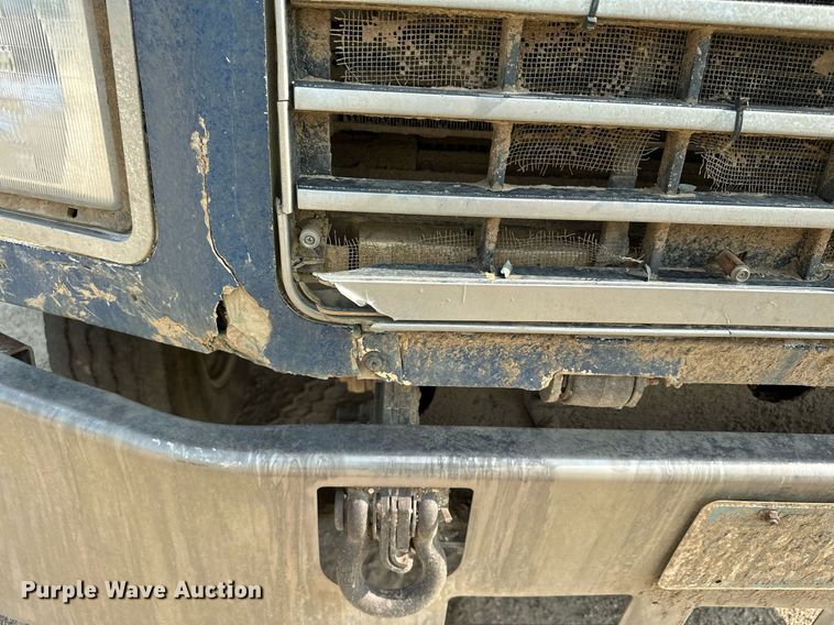 image for item MQ9359 2000 Mack CH613  semi truck