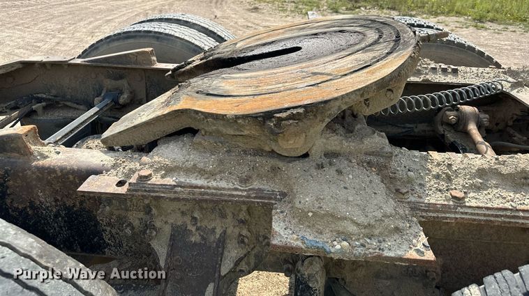 image for item MQ9359 2000 Mack CH613  semi truck