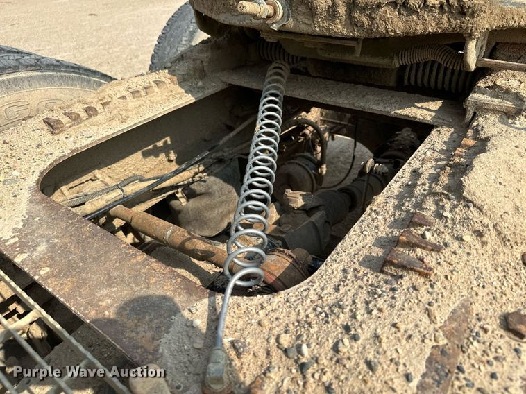 image for item MQ9359 2000 Mack CH613  semi truck