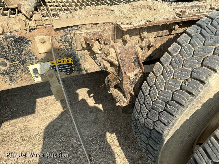 image for item MQ9359 2000 Mack CH613  semi truck