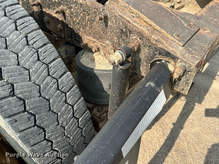 image for item MQ9359 2000 Mack CH613  semi truck