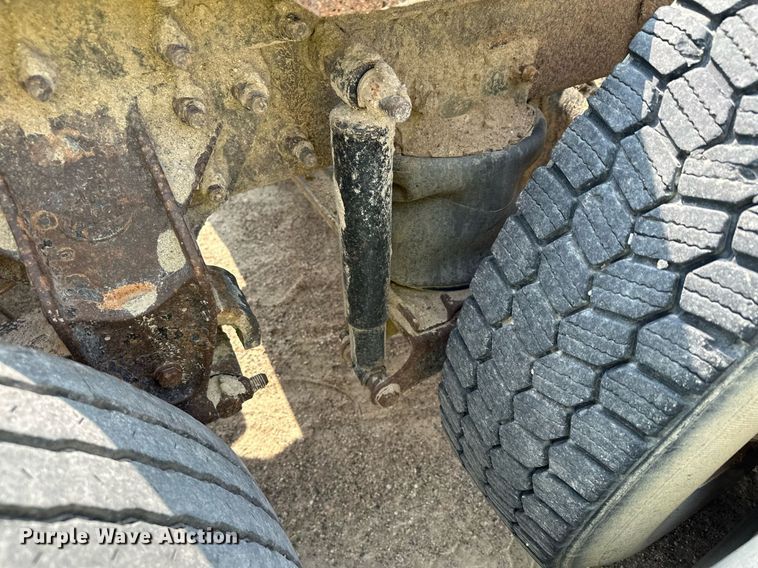 image for item MQ9359 2000 Mack CH613  semi truck