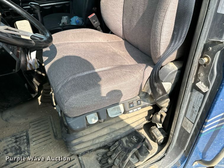 image for item MQ9359 2000 Mack CH613  semi truck