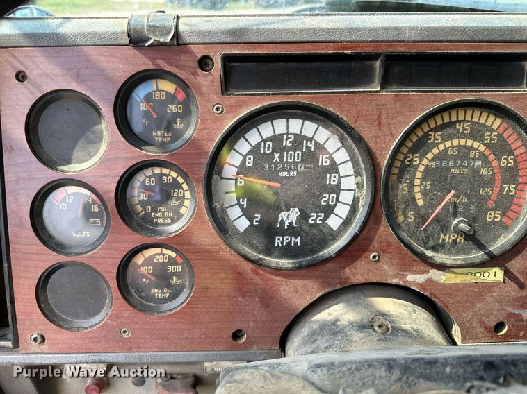 image for item MQ9359 2000 Mack CH613  semi truck