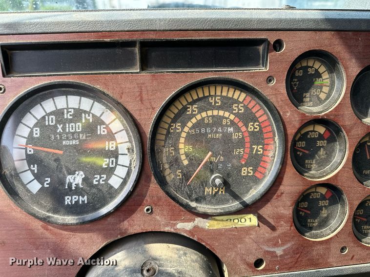 image for item MQ9359 2000 Mack CH613  semi truck