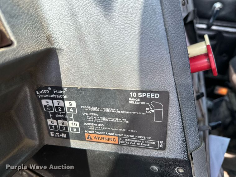 image for item MQ9359 2000 Mack CH613  semi truck