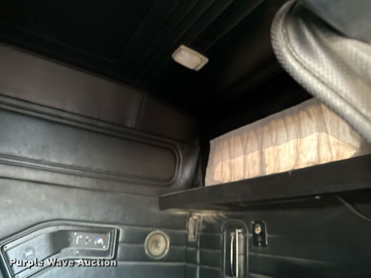 image for item MQ9359 2000 Mack CH613  semi truck