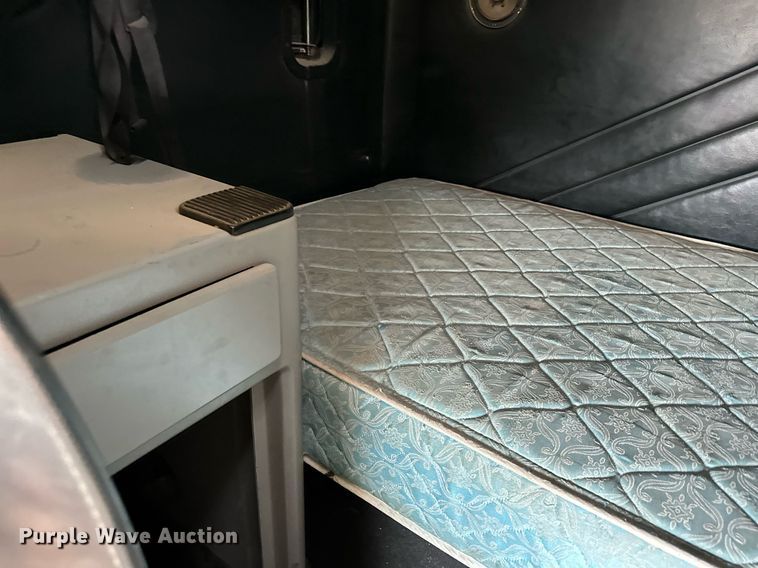 image for item MQ9359 2000 Mack CH613  semi truck