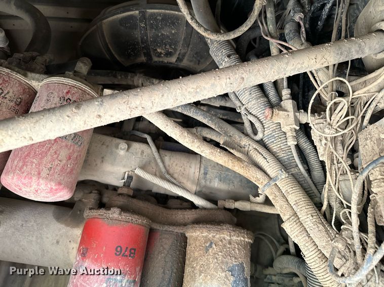 image for item MQ9359 2000 Mack CH613  semi truck