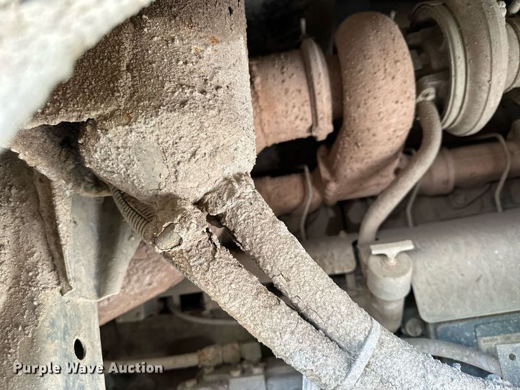 image for item MQ9359 2000 Mack CH613  semi truck