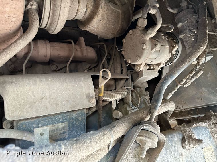 image for item MQ9359 2000 Mack CH613  semi truck