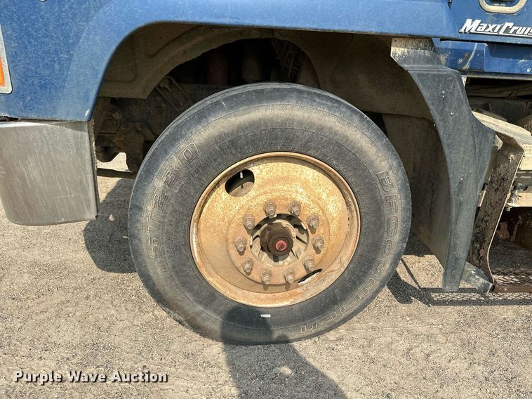 image for item MQ9359 2000 Mack CH613  semi truck