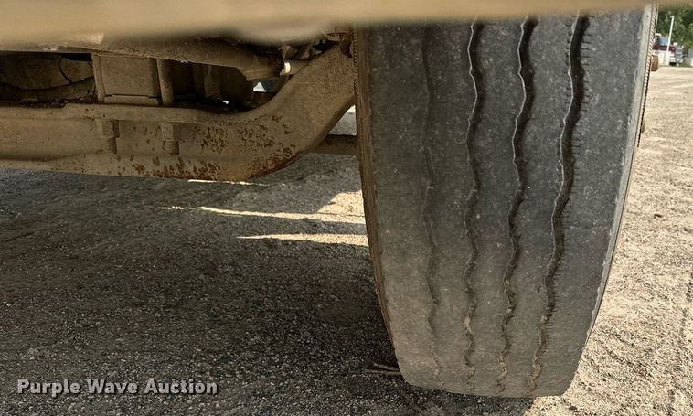 image for item MQ9359 2000 Mack CH613  semi truck