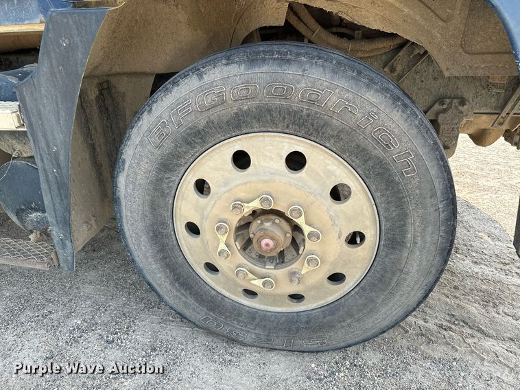 image for item MQ9359 2000 Mack CH613  semi truck