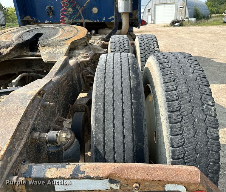 image for item MQ9359 2000 Mack CH613  semi truck