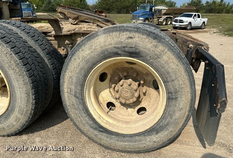 image for item MQ9359 2000 Mack CH613  semi truck