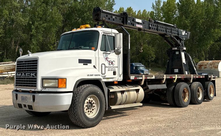 image for item MQ9360 2000 Mack CH613  crane truck