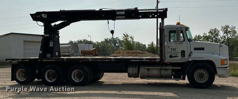 image for item MQ9360 2000 Mack CH613  crane truck