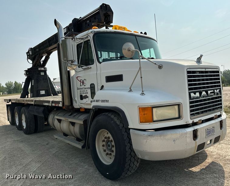 image for item MQ9360 2000 Mack CH613  crane truck