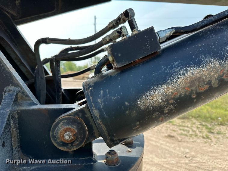 image for item MQ9360 2000 Mack CH613  crane truck